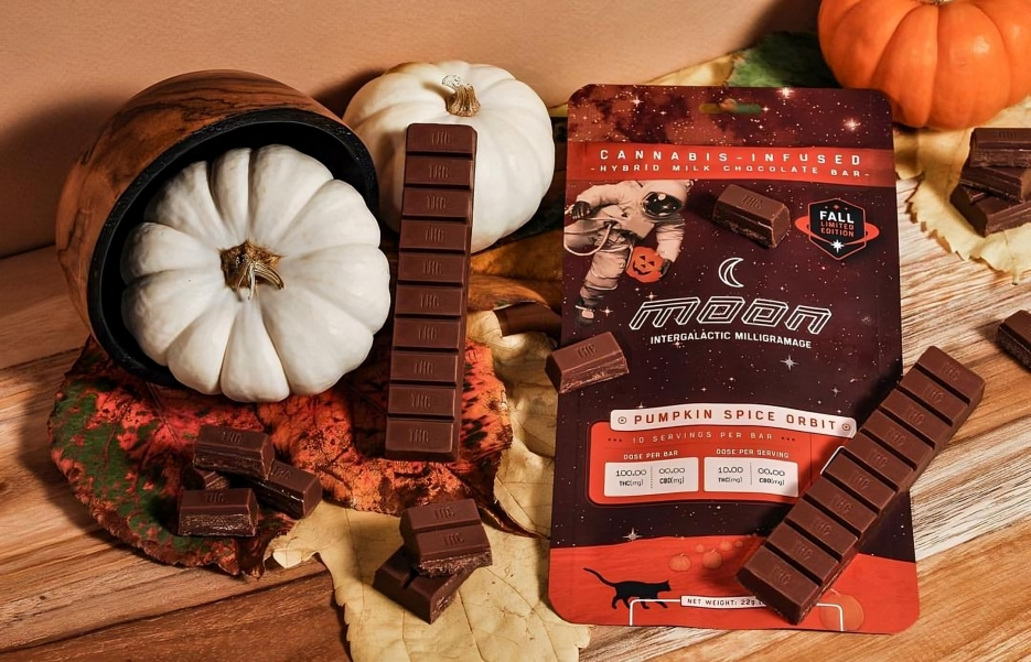 MOON CHOCOLATE BAR